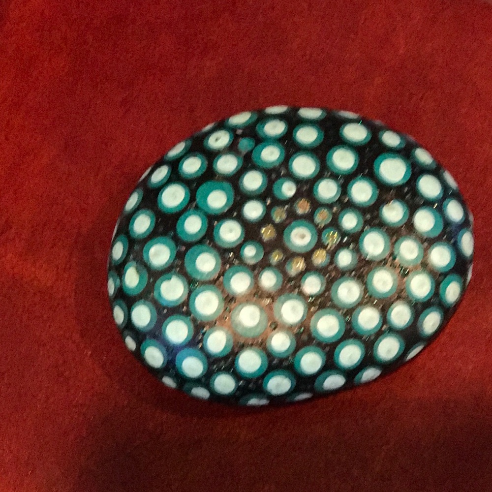 Hand painted stone - Picture 4 of 4